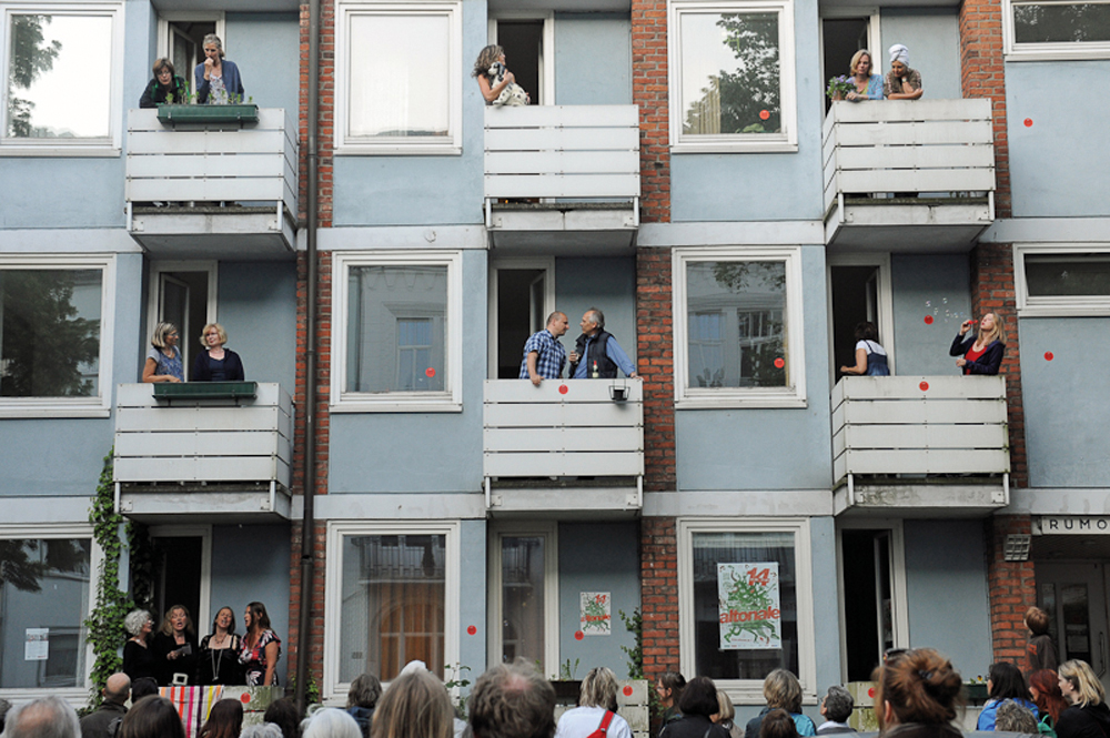 Sehnsuchtsfenster und Balkontheater, Foto: theater altonale / Thomas Panzau