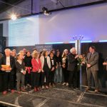 Alle Gewinner aus 15 Jahren, Preisgeber und Senator auf der Bühne